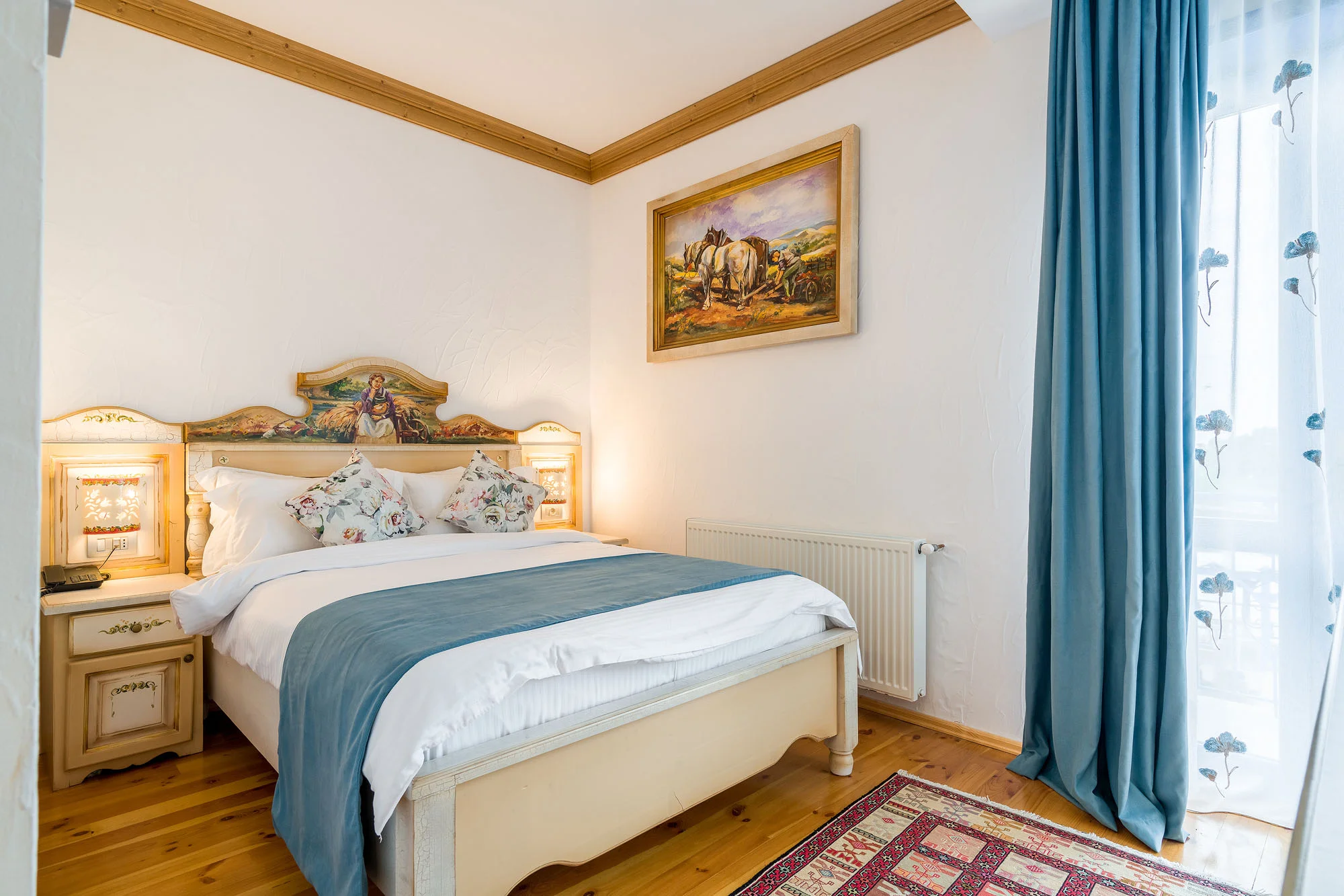 Cameră premium în resortul Casa Comana
